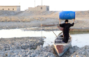 تحذيرات أممية وتوصيات بيئية تقابل بالتجاهل.. المشحوف يموت ببطء والجفاف يقتلع سكان الاهوار من جذورهم