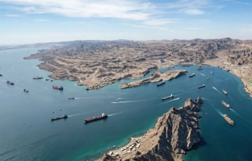 ترامب يطالب بتحالف دولي لتأمين مضيق هرمز ويشكّك في استعداد إيران للتفاوض