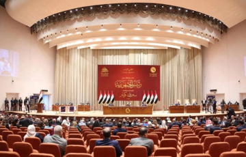 سلوكيات مثيرة للجدل في البرلمان تعكس تراجع الأداء وتعمّق الانقسامات في الدورة السادسة