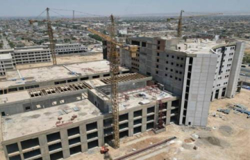 مراقبون..  مشاريع متوقفة وخدمات معطلة.. المواطن يدفع ثمن سوء الإدارة والفساد!