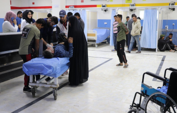 أزمات القطاع الصحي في عيون أطباء وممرضين: مستشفيات مكتظّة وكوادر مرهقة ووعود فارغة