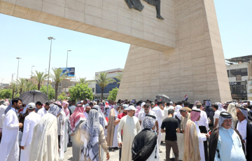 الفلاحون وذوو المهن الطبية إلى الشارع مجدداً.. واحتجاجات غاضبة من البصرة إلى الموصل
