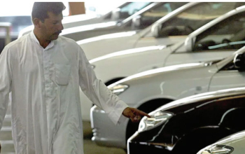 الركود يضرب سوقَيْ العقارات والسيارات