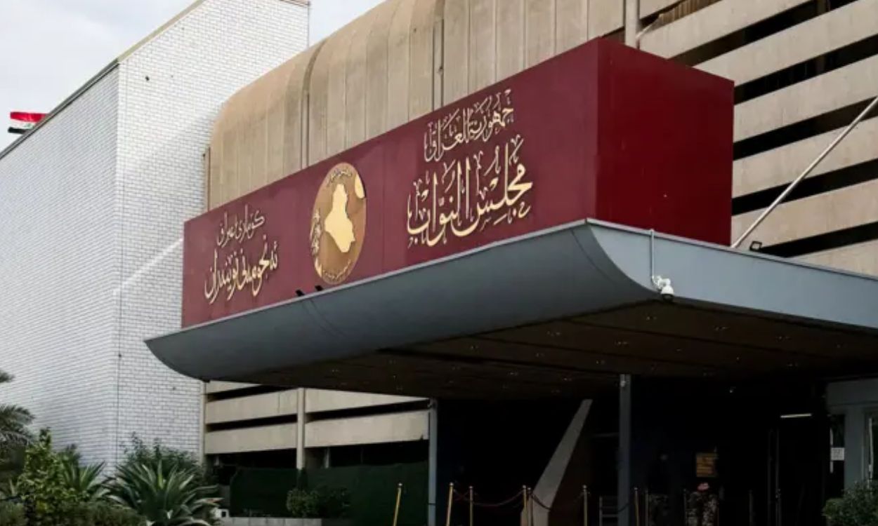 مخاوف من تفاقم العجز والمديونية.. البرلمان يختتم فصله التشريعي بقوانين توسّع الإنفاق والترهل الإداري